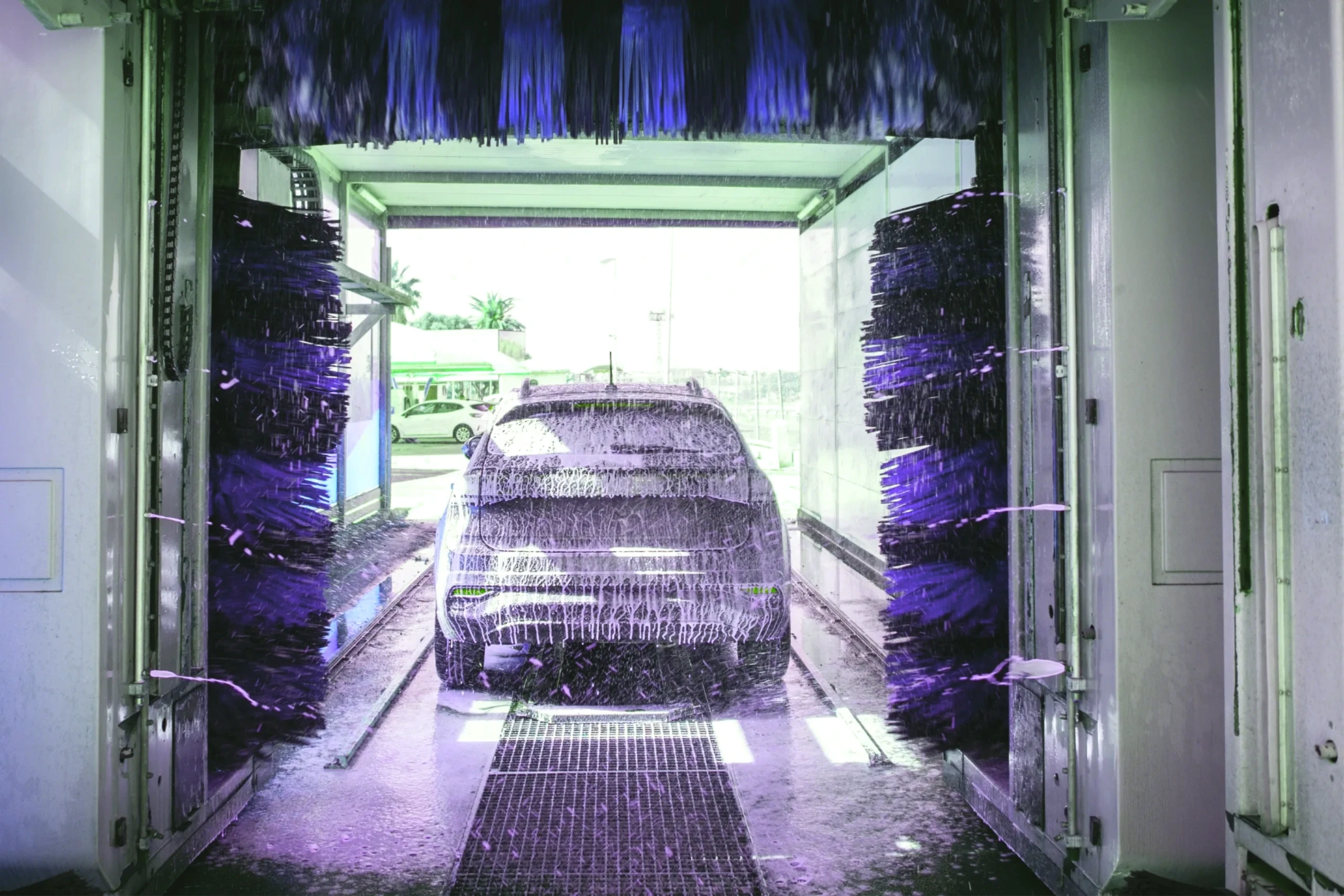 In-bay automatic car wash